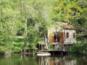 2 Bedroom Lakeshore Cabin in France, Nouvelle Aquitaine, Piegut-Pluviers